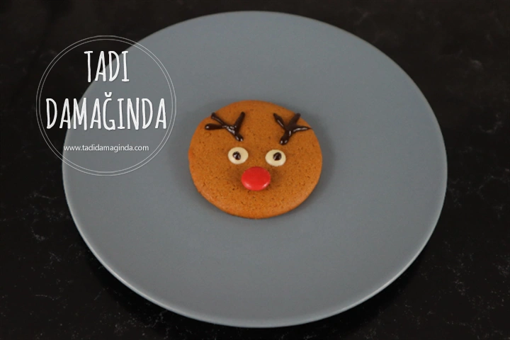 Ren Geyiği Şeklinde Gingerbread Cookie