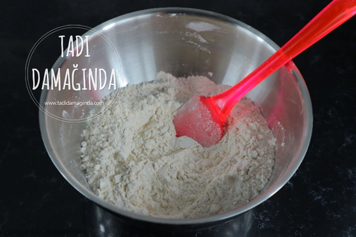 Ren Geyiği Şeklinde Gingerbread Cookie