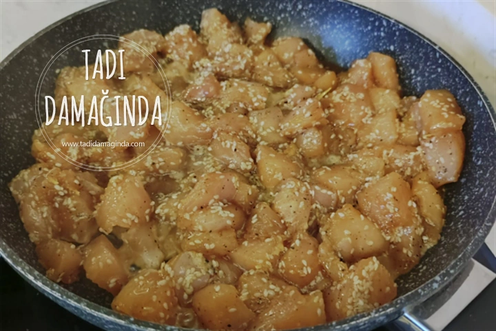 Soya Soslu Ballı Susamlı Tavuk (Çin Usulü)