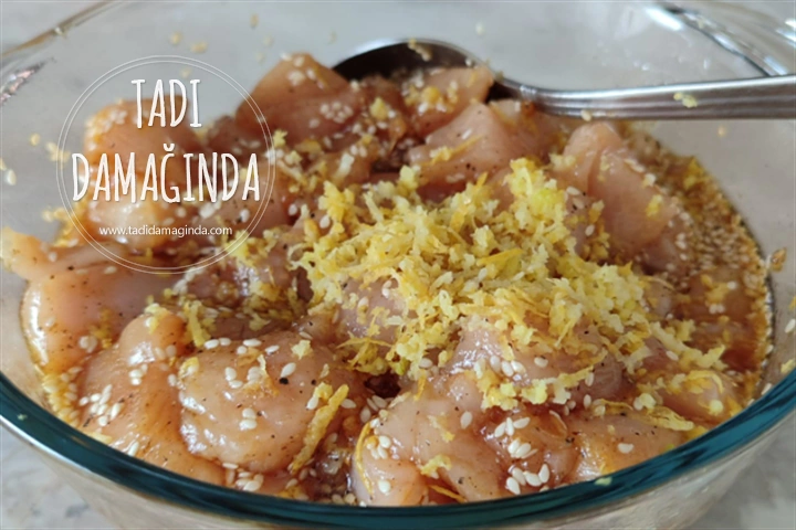 Soya Soslu Ballı Susamlı Tavuk (Çin Usulü)