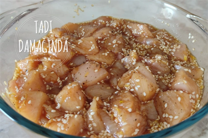 Soya Soslu Ballı Susamlı Tavuk (Çin Usulü)