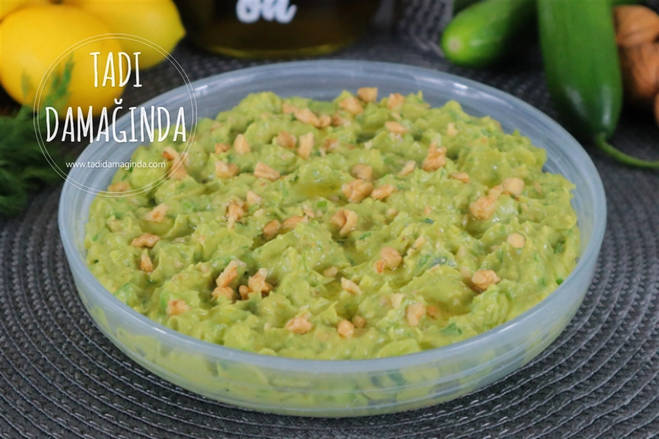 Salatalıklı Dereotlu Avokado