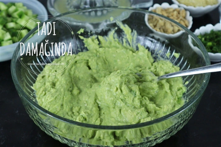 Salatalıklı Dereotlu Avokado