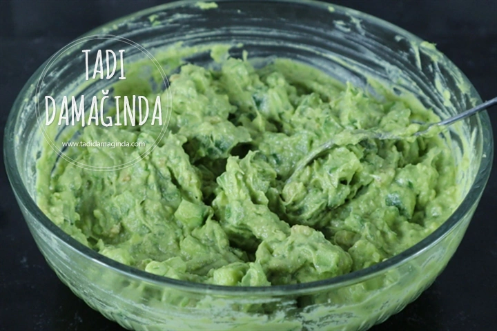 Salatalıklı Dereotlu Avokado