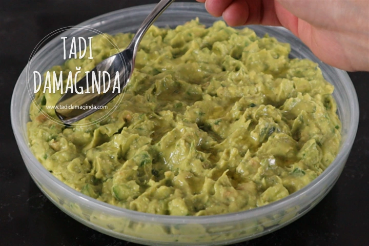 Salatalıklı Dereotlu Avokado