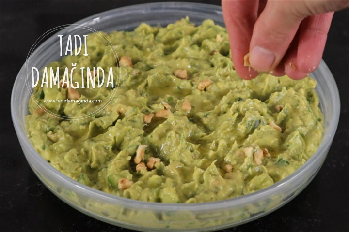 Salatalıklı Dereotlu Avokado