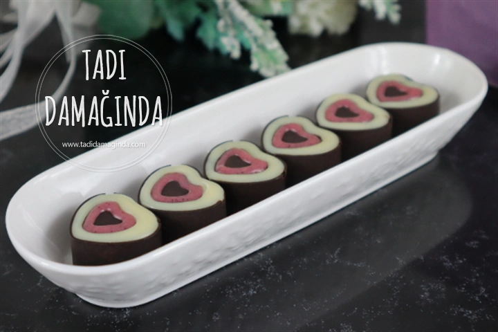 Ev Yapımı 3 Renkli Kalp Çikolata (Rafine Şekersiz ve Vegan)