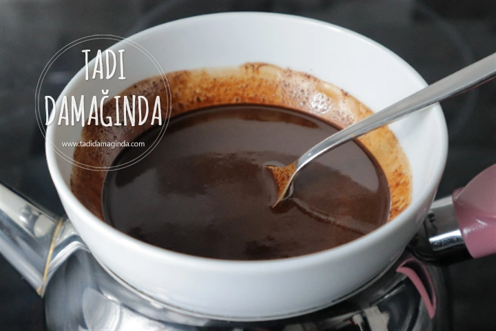 Ev Yapımı 3 Renkli Kalp Çikolata (Rafine Şekersiz ve Vegan)