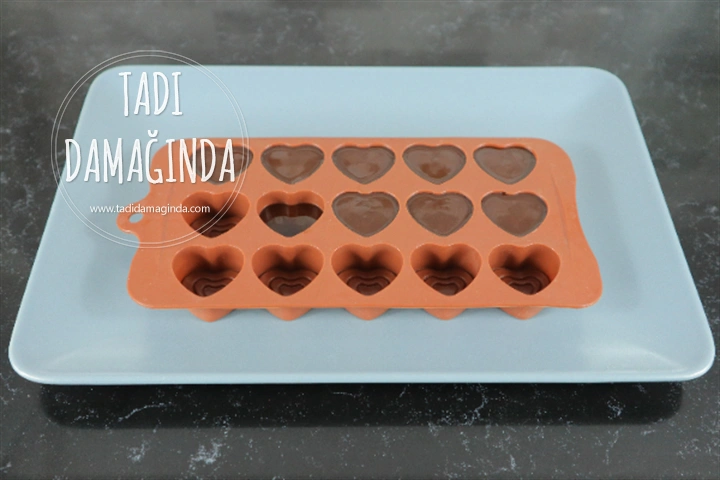 Ev Yapımı 3 Renkli Kalp Çikolata (Rafine Şekersiz ve Vegan)