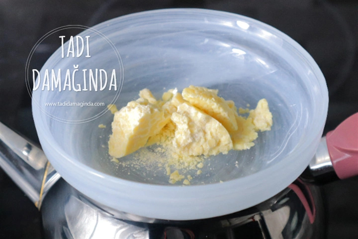 Ev Yapımı 3 Renkli Kalp Çikolata (Rafine Şekersiz ve Vegan)