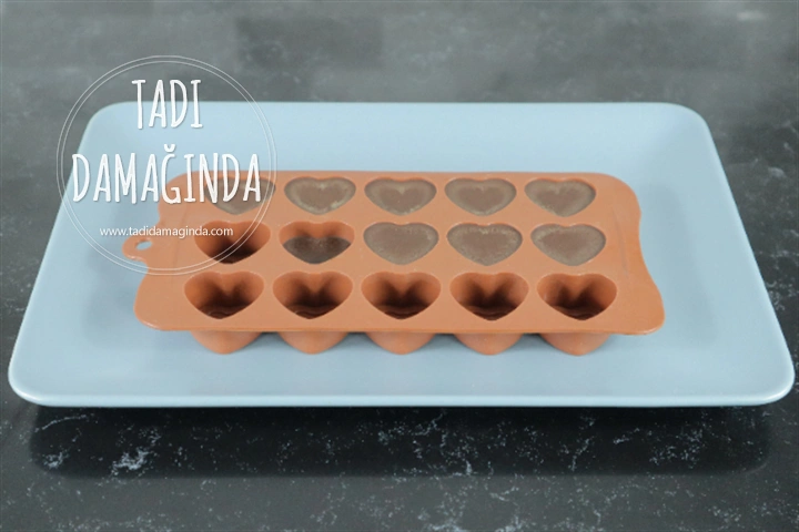 Ev Yapımı 3 Renkli Kalp Çikolata (Rafine Şekersiz ve Vegan)