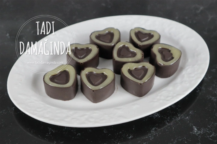 Ev Yapımı 3 Renkli Kalp Çikolata (Rafine Şekersiz ve Vegan)