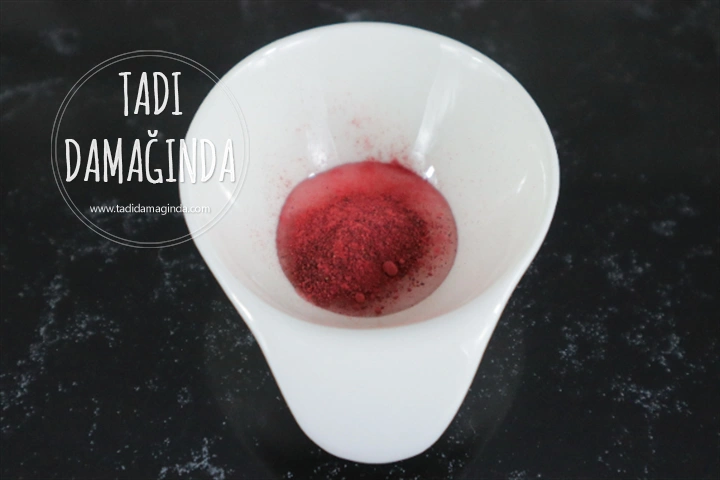 Ev Yapımı 3 Renkli Kalp Çikolata (Rafine Şekersiz ve Vegan)