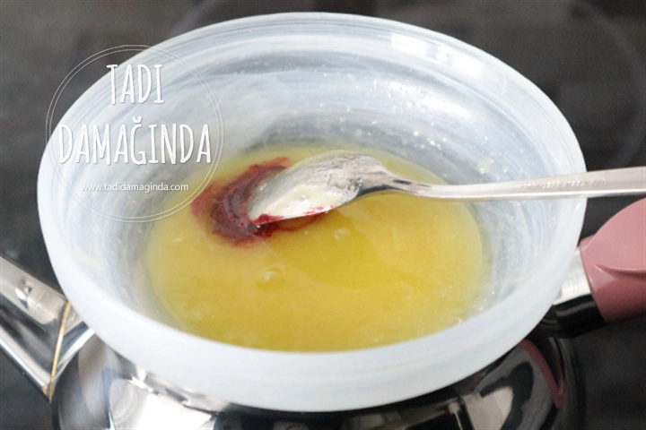 Ev Yapımı 3 Renkli Kalp Çikolata (Rafine Şekersiz ve Vegan)