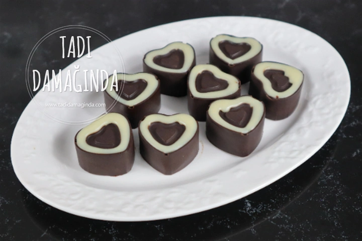 Ev Yapımı 3 Renkli Kalp Çikolata (Rafine Şekersiz ve Vegan)