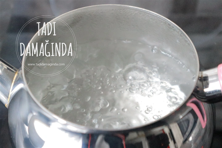 Ev Yapımı 3 Renkli Kalp Çikolata (Rafine Şekersiz ve Vegan)