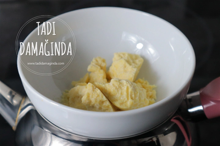 Ev Yapımı 3 Renkli Kalp Çikolata (Rafine Şekersiz ve Vegan)