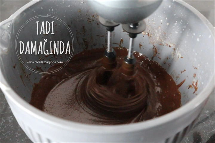 2 Renkli Yumurtasız Kek